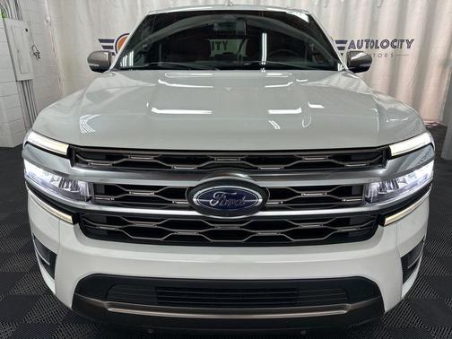 Star White Metallic Tri-Coat 2024 Ford Expedition Max King Ranch