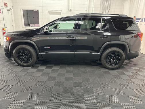 2023 GMC Acadia AWD AT4