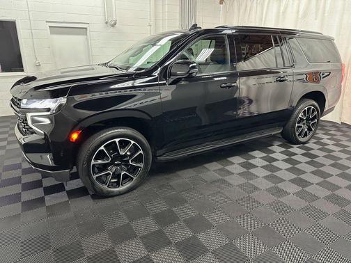 Black 2023 Chevrolet Suburban RST