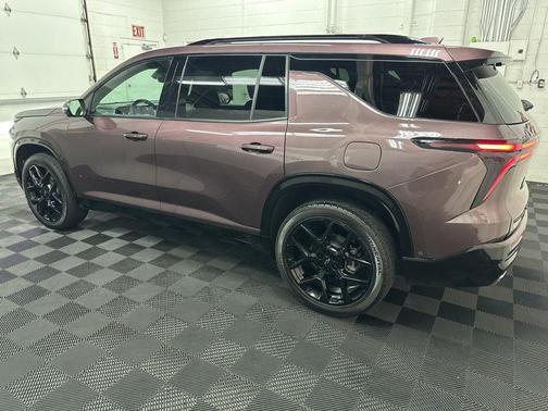 Stardust Metallic 2025 Chevrolet Traverse RS