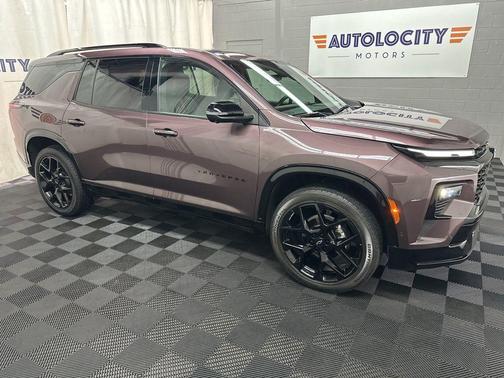 Stardust Metallic 2025 Chevrolet Traverse RS