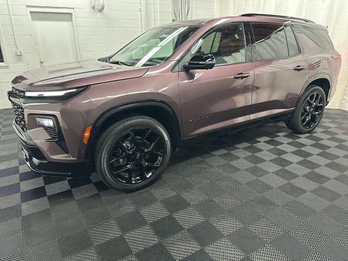 Stardust Metallic 2025 Chevrolet Traverse RS