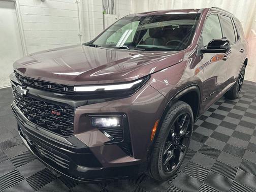 Stardust Metallic 2025 Chevrolet Traverse RS