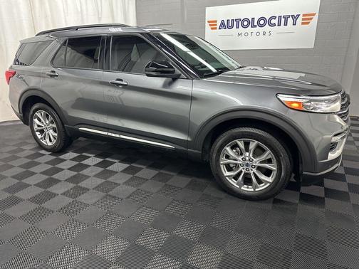Carbonized Gray Metallic 2024 Ford Explorer XLT