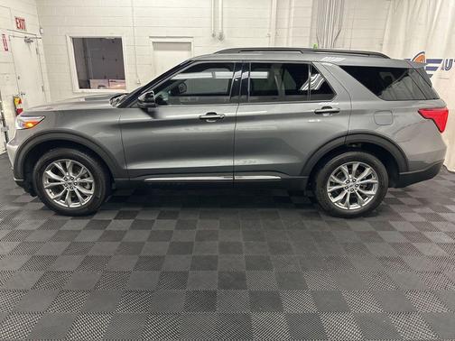 Carbonized Gray Metallic 2024 Ford Explorer XLT