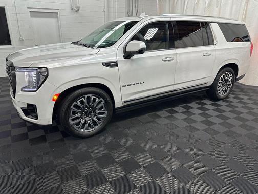 White Frost Tricoat 2024 GMC Yukon XL Denali Ultimate