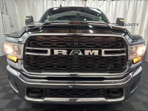 2024 RAM 2500 Tradesman Crew Cab 4x4 6'4' Box