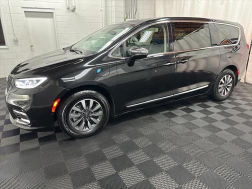 2023 Chrysler Pacifica Hybrid Limited