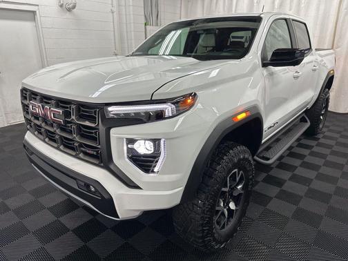 Summit White 2025 GMC Canyon AT4