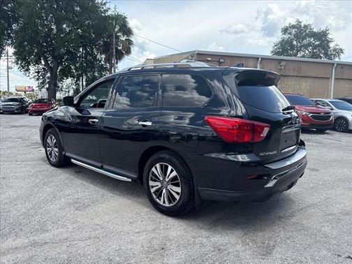 2020 Nissan Pathfinder SL