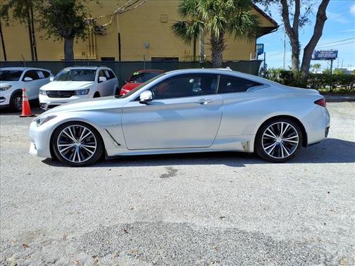 2017 INFINITI Q60 Base