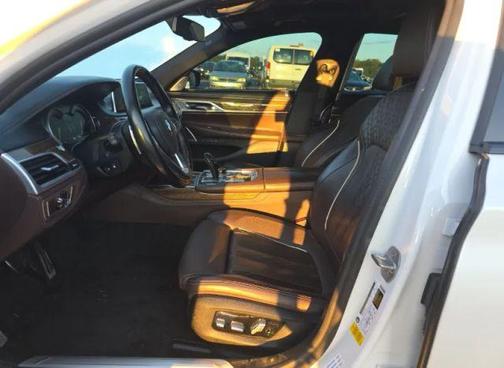 2019 BMW 750 i