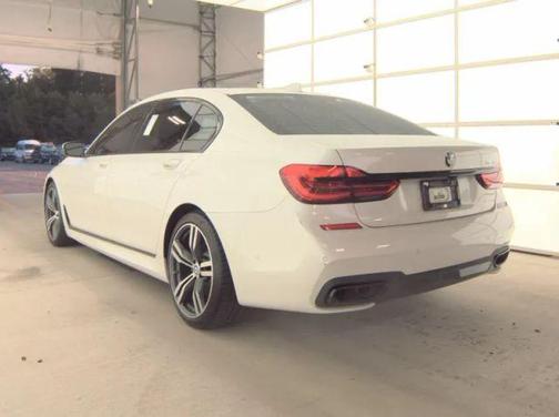 2019 BMW 750 i