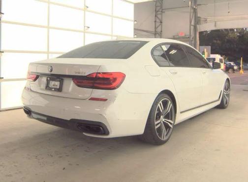 2019 BMW 750 i