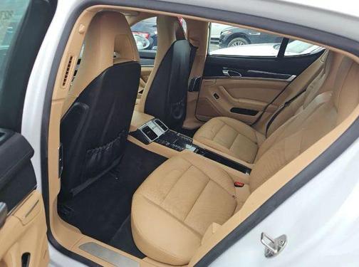 2016 Porsche Panamera Edition