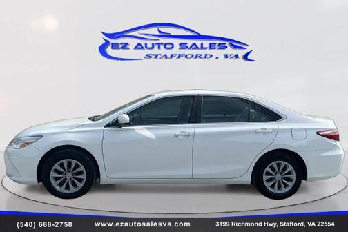 White 2017 Toyota Camry LE