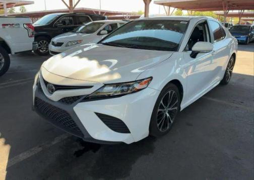White 2019 Toyota Camry SE