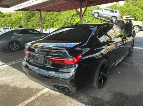 2016 BMW 750 i