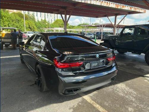 2016 BMW 750 i