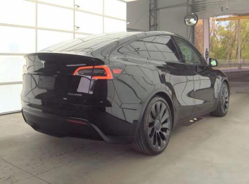 Black 2023 Tesla Model Y Performance