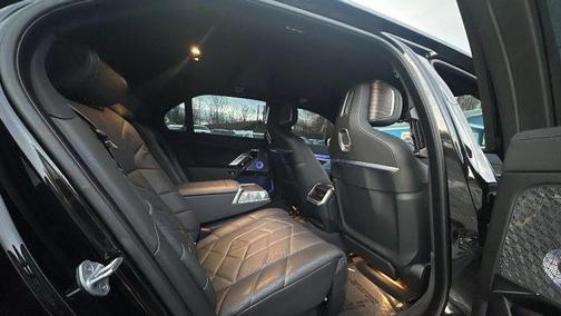 2025 BMW 760 760i xDrive