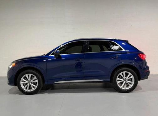 Navarra Blue Metallic 2023 Audi Q3 45 S line Premium