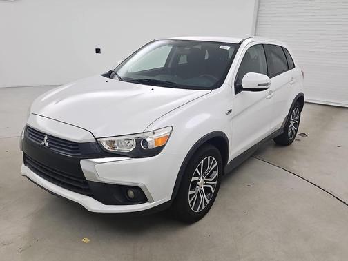 Diamond White Pearl 2017 Mitsubishi Outlander Sport 2.0 ES