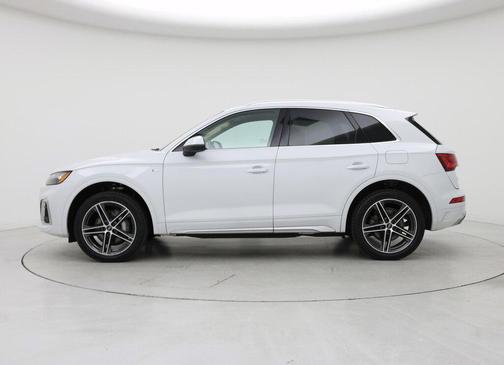 White 2021 Audi Q5 Premium Plus 55 TFSI e quattro S tronic