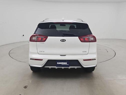Snow White Pearl 2017 Kia Niro LX
