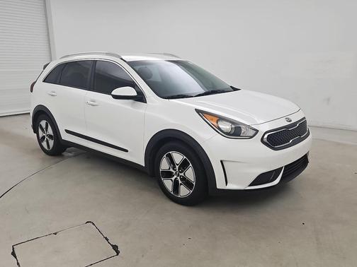 Snow White Pearl 2017 Kia Niro LX