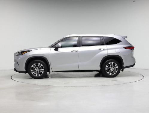 Celestial Silver Metallic 2023 Toyota Highlander XLE