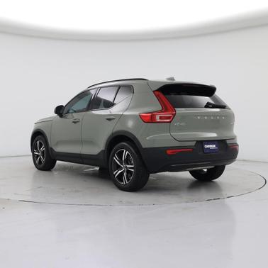 2024 Volvo XC40 B5 Core Dark Theme