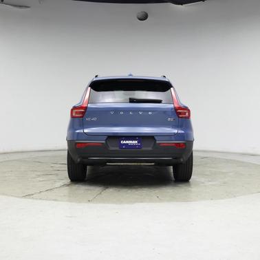 2024 Volvo XC40 B5 Core Dark Theme