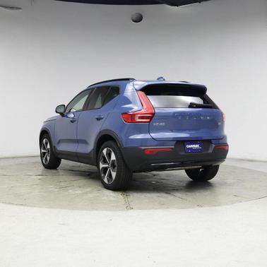 2024 Volvo XC40 B5 Core Dark Theme