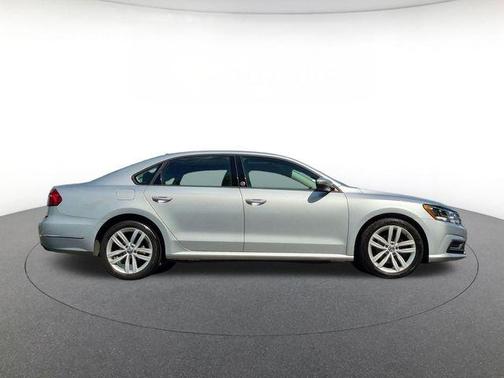 Reflex Silver Metallic 2019 Volkswagen Passat 2.0T Wolfsburg Edition