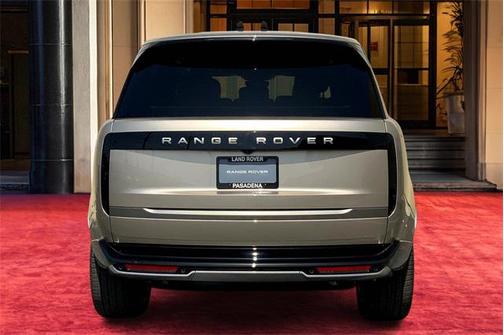 2025 Land Rover Range Rover P400 SE 7 Seat