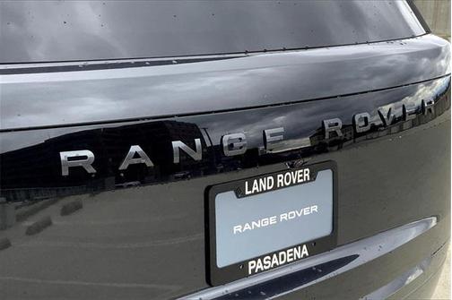 2025 Land Rover Range Rover P530 SE 7 Seat