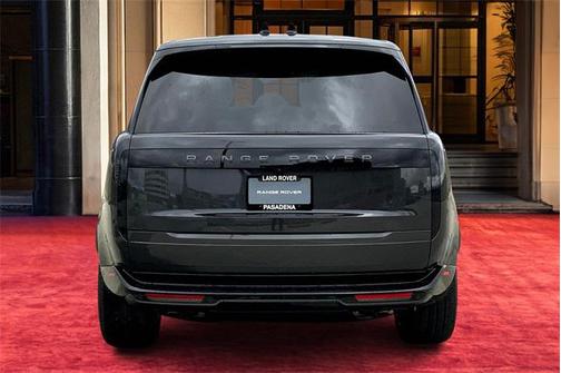2025 Land Rover Range Rover P530 SE 7 Seat