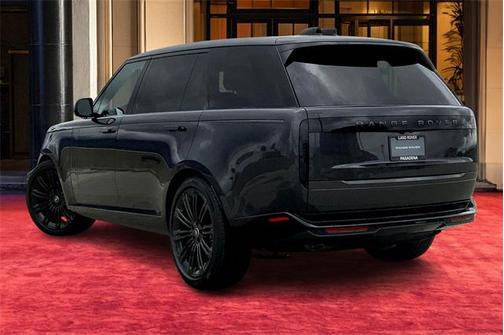 2025 Land Rover Range Rover P530 SE 7 Seat
