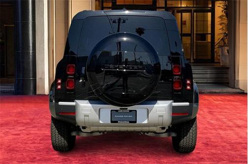 2025 Land Rover Defender 110 P300