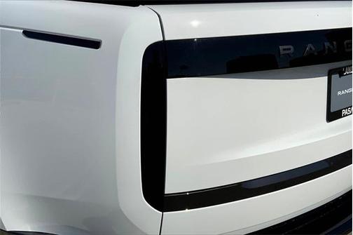 2025 Land Rover Range Rover P400 SE 7 Seat