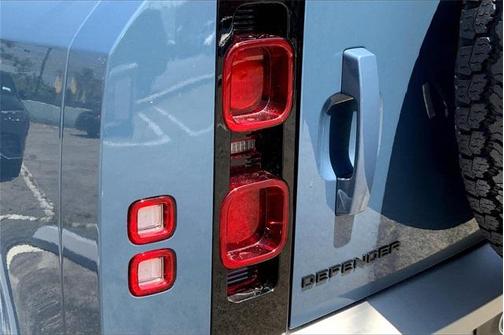 2025 Land Rover Defender 110 P400 S