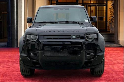 2025 Land Rover Defender 130 P400 X-Dynamic SE