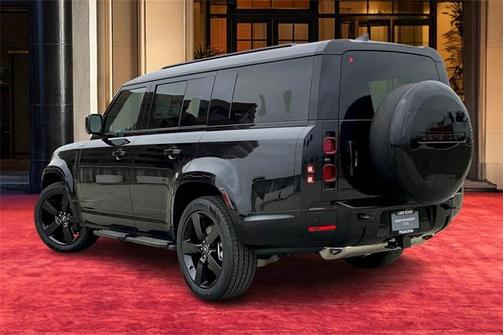 2025 Land Rover Defender 130 P400 X-Dynamic SE