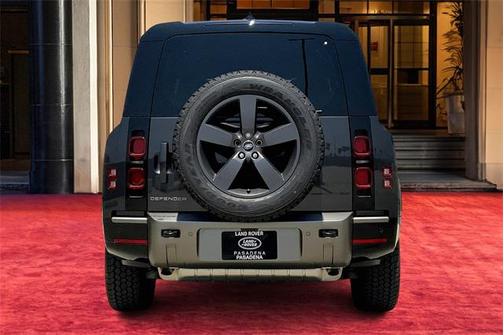 2025 Land Rover Defender 130 P400 X-Dynamic SE