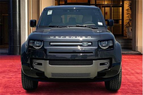 2025 Land Rover Defender 130 P400 X-Dynamic SE
