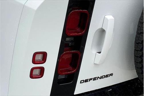 2025 Land Rover Defender 110 P400 X-Dynamic SE