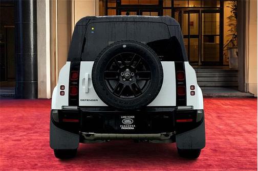2025 Land Rover Defender 110 P400 X-Dynamic SE