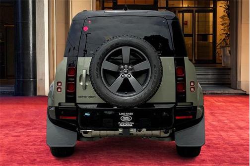 2025 Land Rover Defender 110 P400 X-Dynamic SE