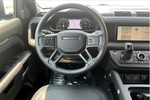 2024 Land Rover Defender 110 P400 X-Dynamic SE